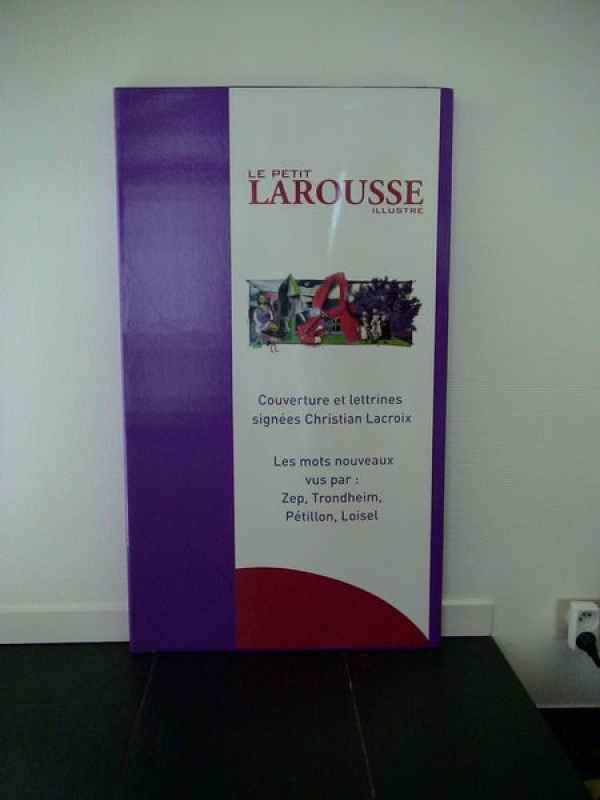 PRESENTOIR LAROUSSE 2005